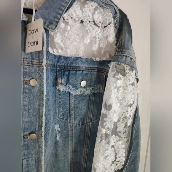 NWT!! DAVI & DANI Denim & Lace Jacket. Size 1XL - Picture 7 of 10